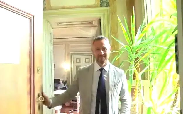 Giuseppe Farinella apre la porta dello studio a Villa Moroni